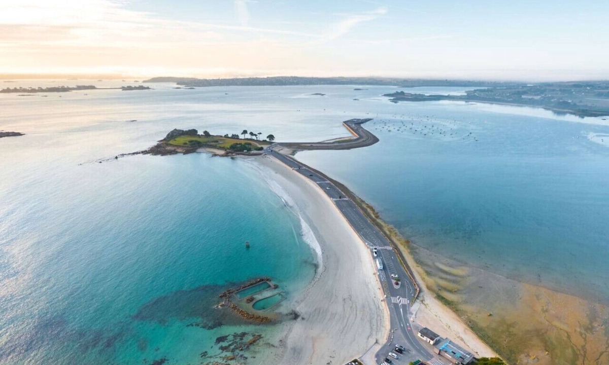 Saint-Pol-de-Leon House | Maison Paisible Entre Terre et mer Avec vue