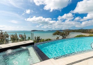 Shorelines in Hamilton Island