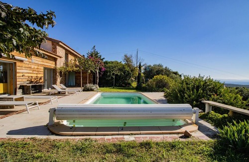 Monacia-d'Aullene House | Holiday Home 'Maison Aux Vents' with Sea View, Wi-Fi and Air Conditioning
