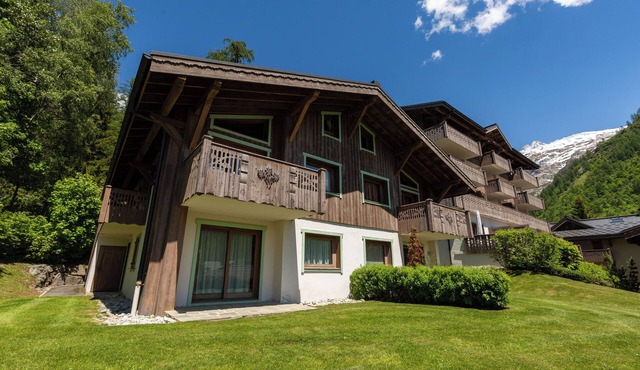 Apt BecD4 Chalet-Style w/Parking for 8, Le Tour (Argentière), France in Le Tour (Argentière)
