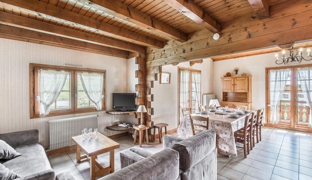Charming 4-Bedroom Chalet in Megève with Wifi and Pets Allowed in Megève
