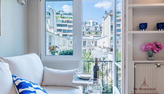 De Montescal - Studio in Paris