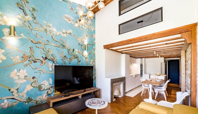 High-end apartment overlooking the quays in Lyon