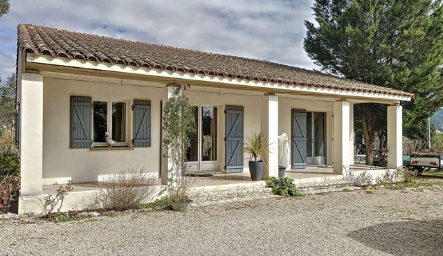 T5 House with Private Pool, Near River, Wifi in Vallon-Pont-d'Arc