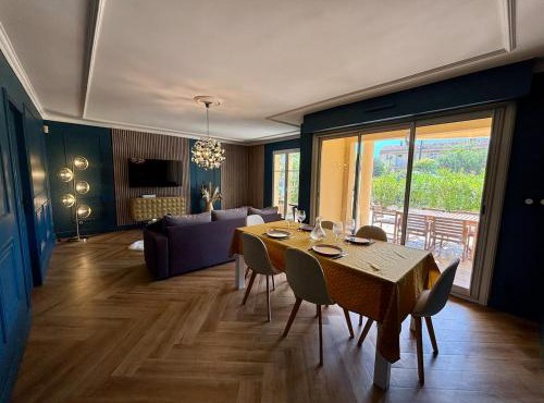 Appartement de charme, terrasse au soleil, proche du port de Sanary in Sanary-sur-Mer